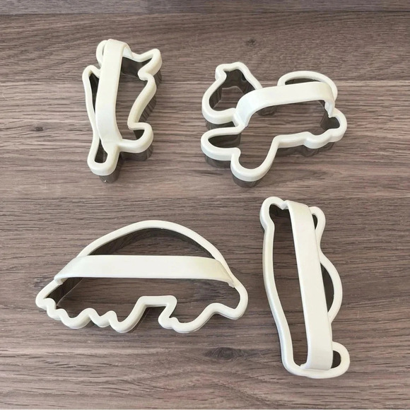 Vintage Disney Winnie the Pooh Cookie Cutters Lot EEyore Piglet Tigger Pooh - Picture 1 of 3